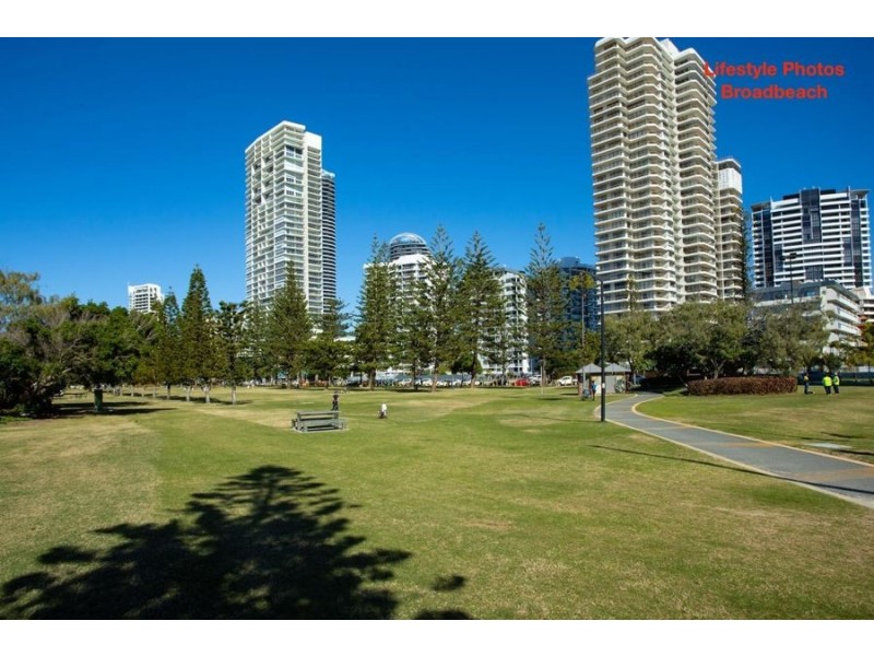 4/31 Queensland Ave, Broadbeach QLD 4218