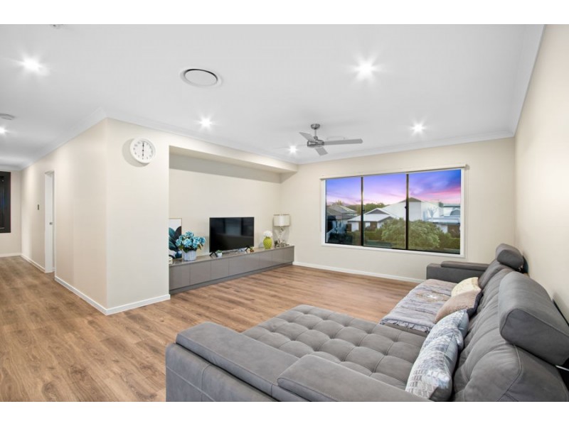 12 Highcrest Circuit, Molendinar QLD 4214