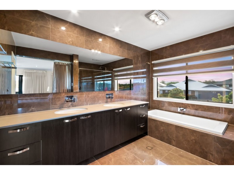 12 Highcrest Circuit, Molendinar QLD 4214