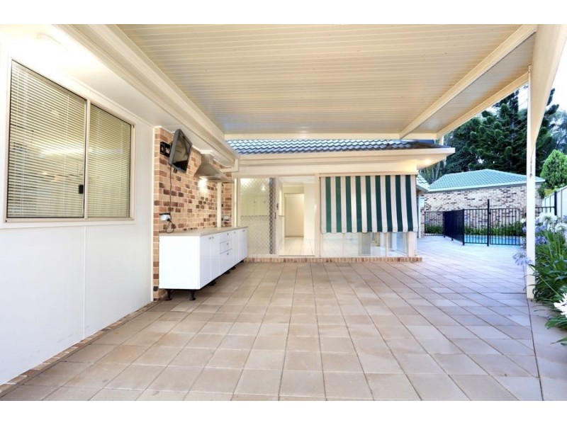 1 Parkmore Close, Robina QLD 4226