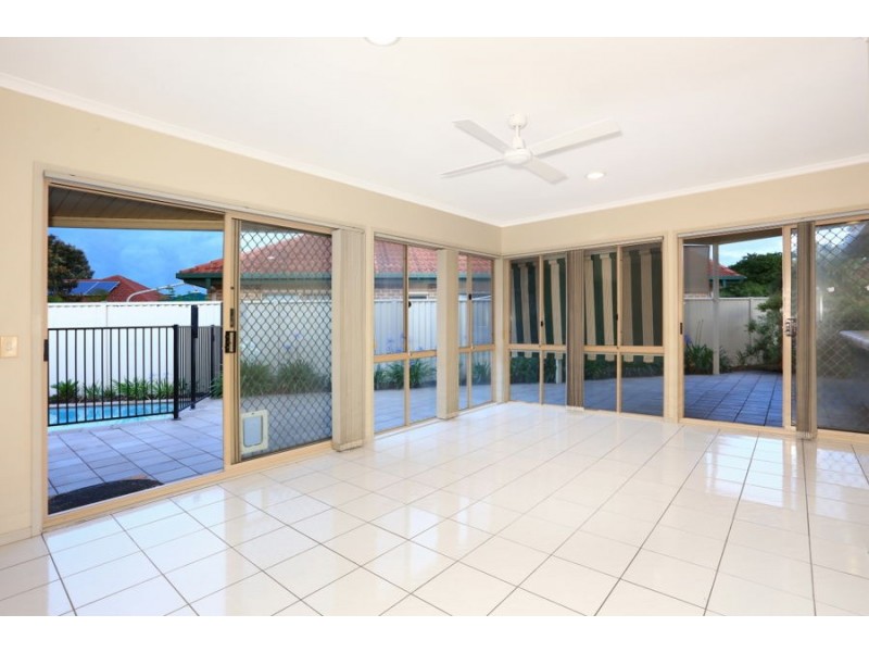 1 Parkmore Close, Robina QLD 4226