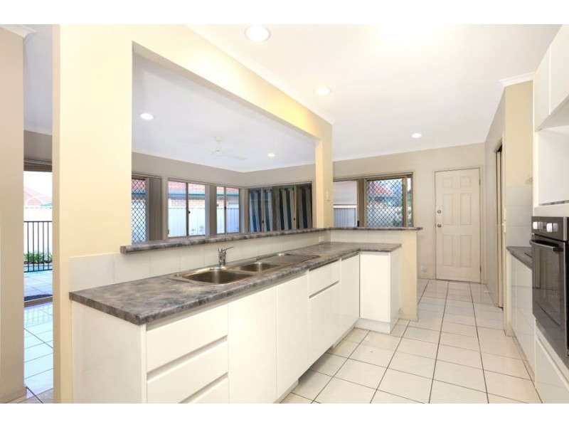 1 Parkmore Close, Robina QLD 4226