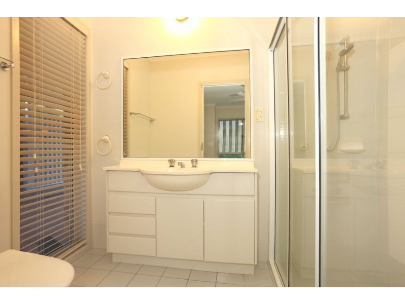 1 Parkmore Close, Robina QLD 4226