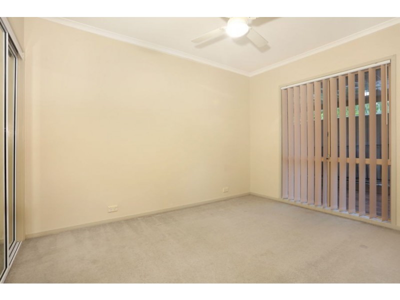 1 Parkmore Close, Robina QLD 4226