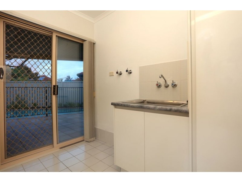 1 Parkmore Close, Robina QLD 4226