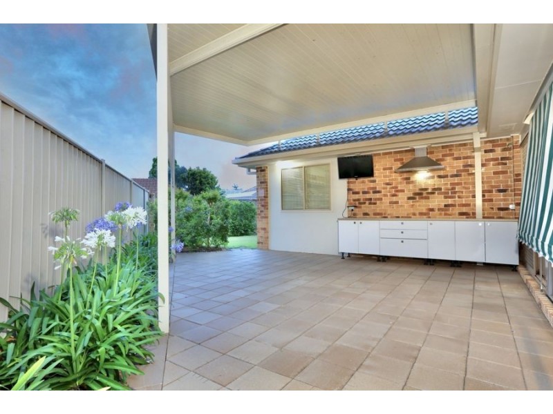 1 Parkmore Close, Robina QLD 4226