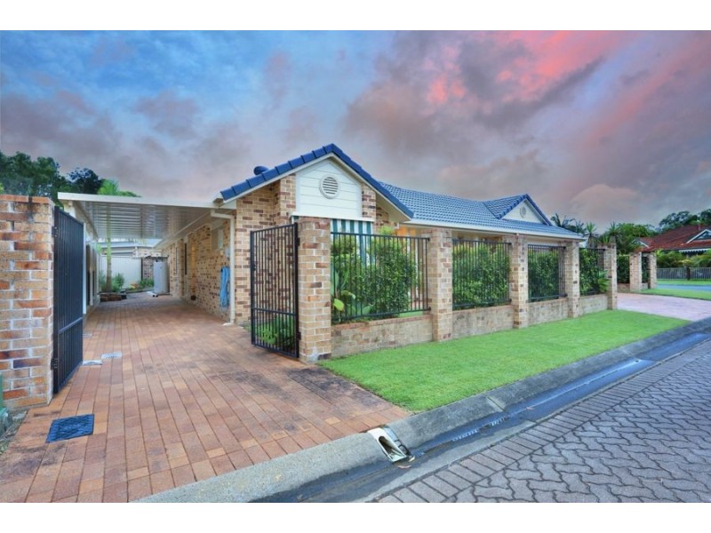 1 Parkmore Close, Robina QLD 4226