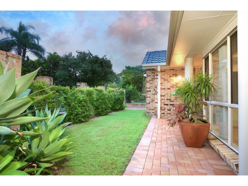 1 Parkmore Close, Robina QLD 4226