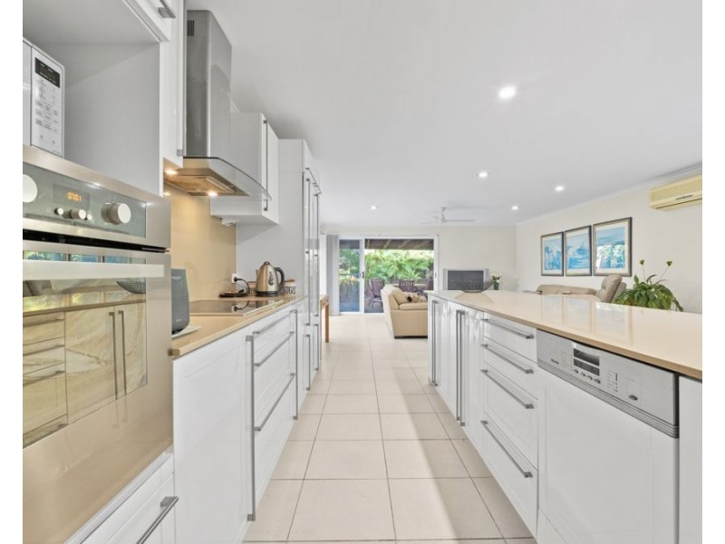 10 Blakehurst Place, Robina QLD 4226