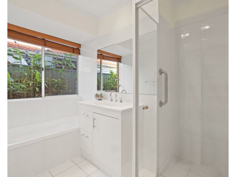 10 Blakehurst Place, Robina QLD 4226