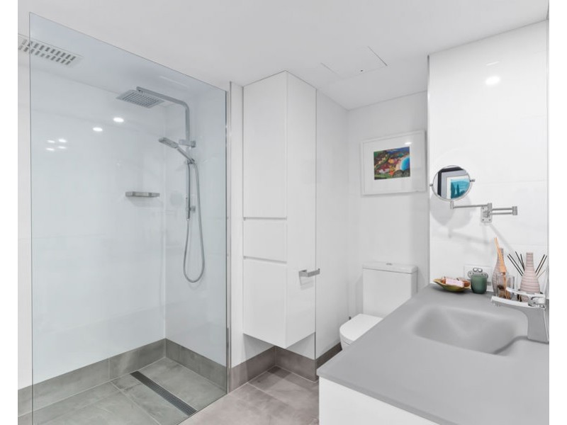 10/2916 Gold Coast Highway, Surfers Paradise QLD 4217