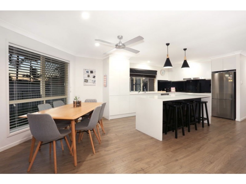 7 Zeller Crescent, Arundel QLD 4214