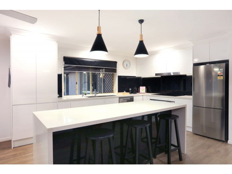 7 Zeller Crescent, Arundel QLD 4214