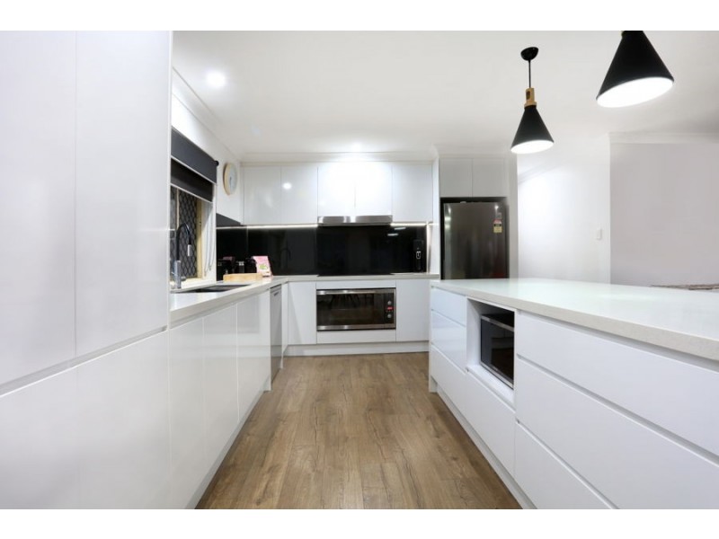 7 Zeller Crescent, Arundel QLD 4214