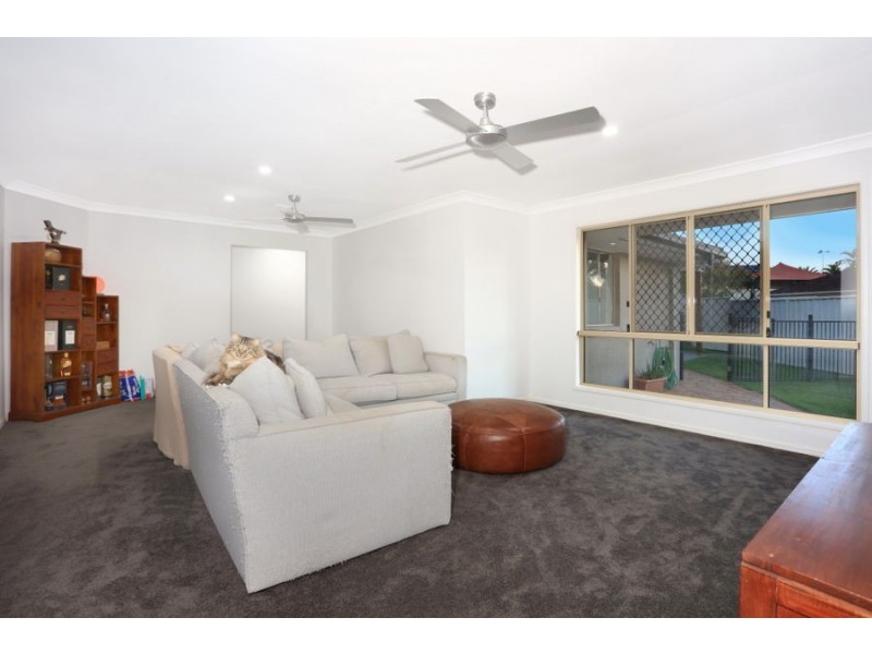 7 Zeller Crescent, Arundel QLD 4214