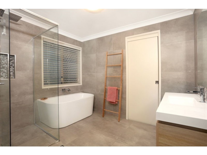 7 Zeller Crescent, Arundel QLD 4214