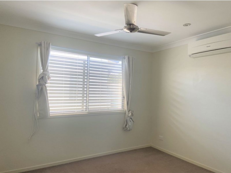 3/8 Fourth Avenue, Labrador QLD 4215