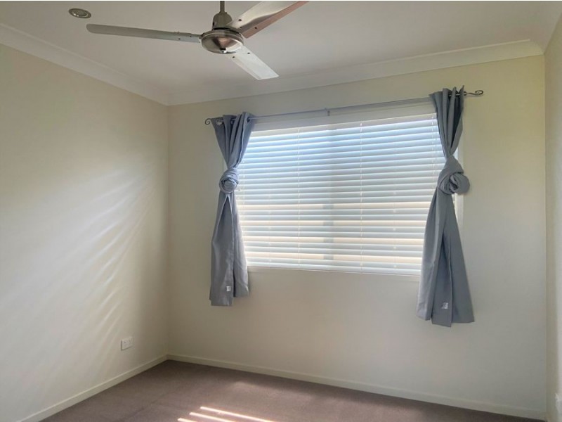 3/8 Fourth Avenue, Labrador QLD 4215