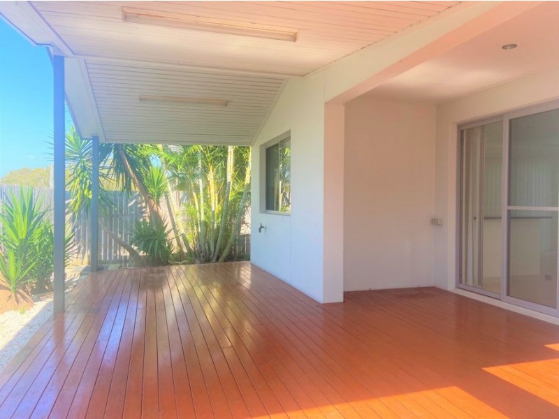 3/8 Fourth Avenue, Labrador QLD 4215