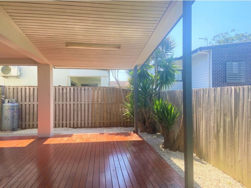 3/8 Fourth Avenue, Labrador QLD 4215