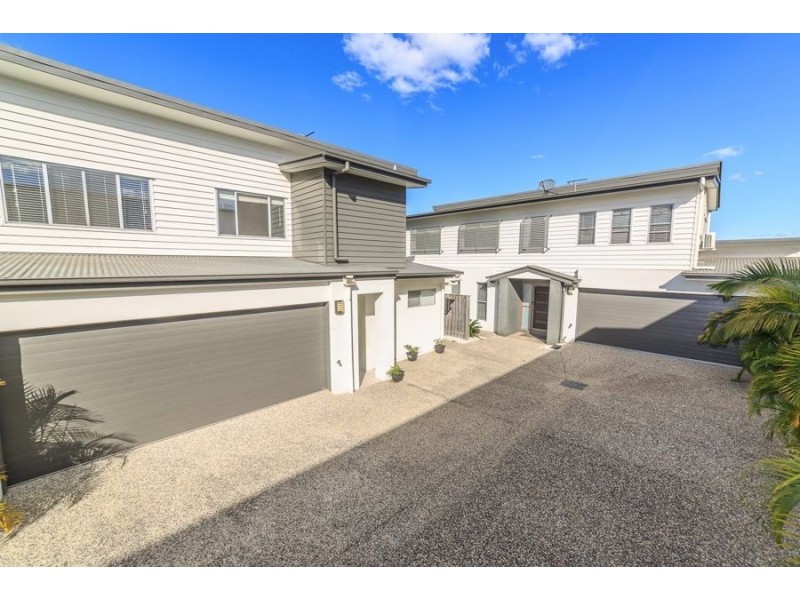 3/8 Fourth Avenue, Labrador QLD 4215