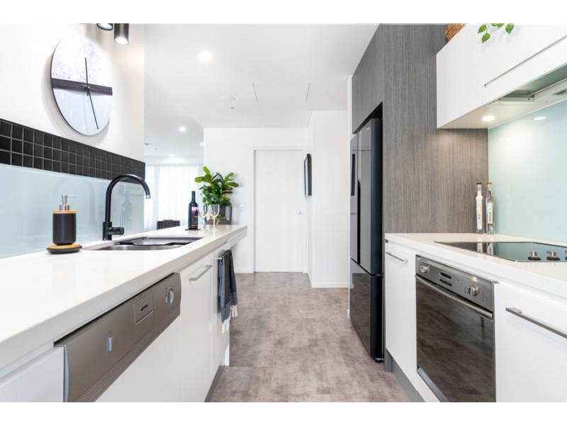 501/89 Surf Parade, Broadbeach QLD 4218