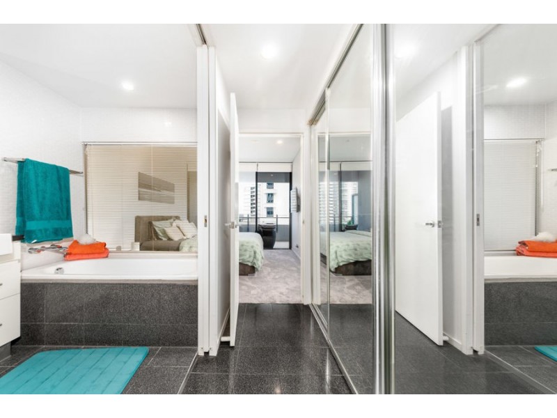 804/89 Surf Parade, Broadbeach QLD 4218