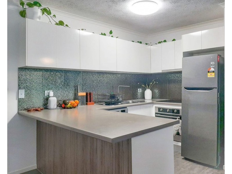 2/8 Baker Avenue, Labrador QLD 4215