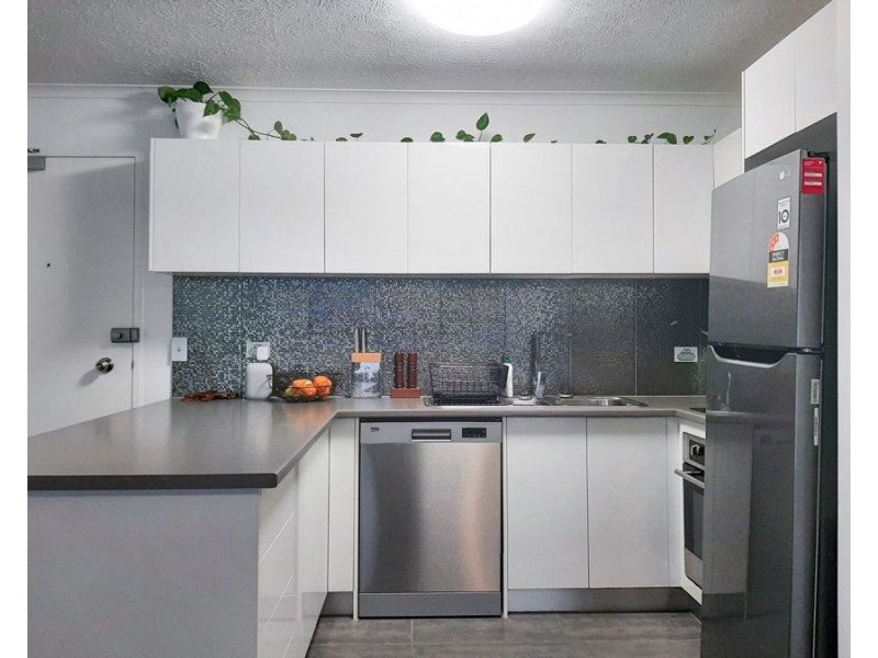 2/8 Baker Avenue, Labrador QLD 4215