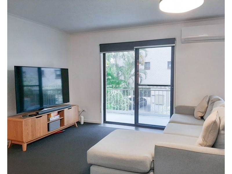 2/8 Baker Avenue, Labrador QLD 4215