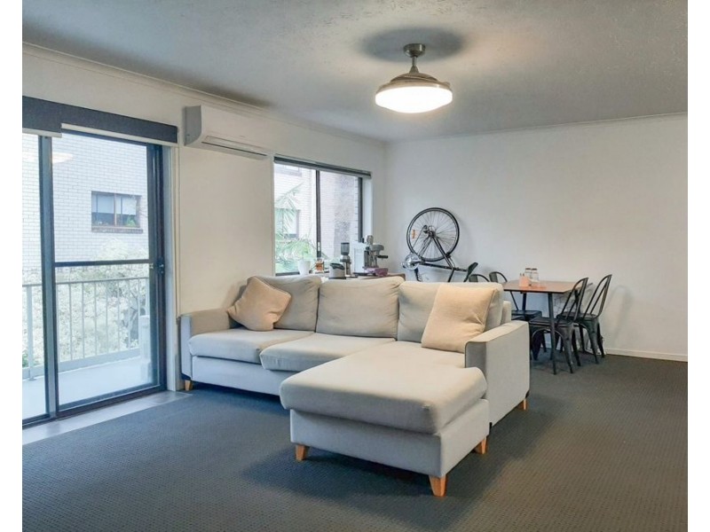 2/8 Baker Avenue, Labrador QLD 4215