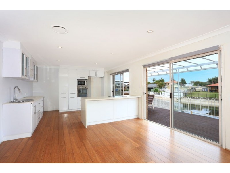 11 Flamingo Key, Broadbeach Waters QLD 4218
