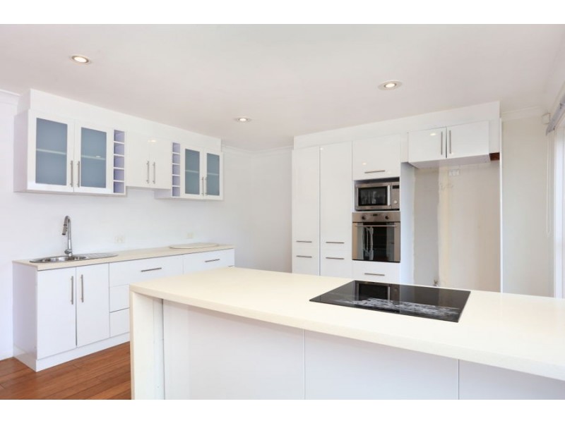 11 Flamingo Key, Broadbeach Waters QLD 4218