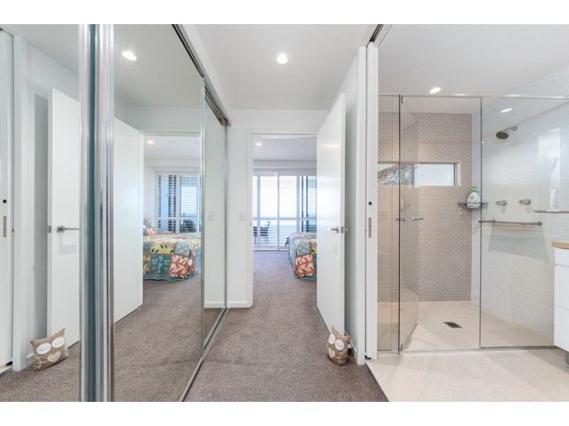 2002/89 Surf Parade, Broadbeach QLD 4218