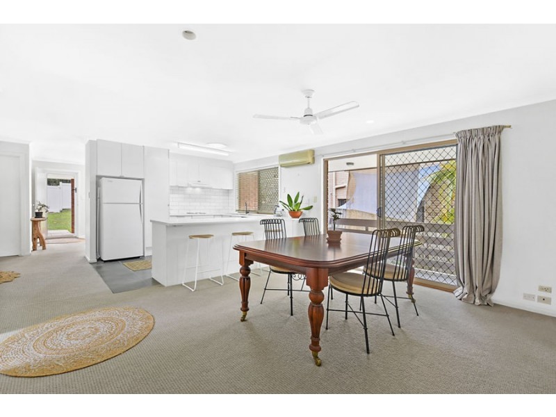 16 Golden Crescent, Southport QLD 4215