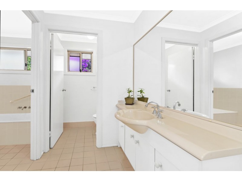 16 Golden Crescent, Southport QLD 4215