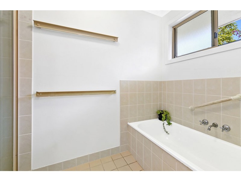 16 Golden Crescent, Southport QLD 4215