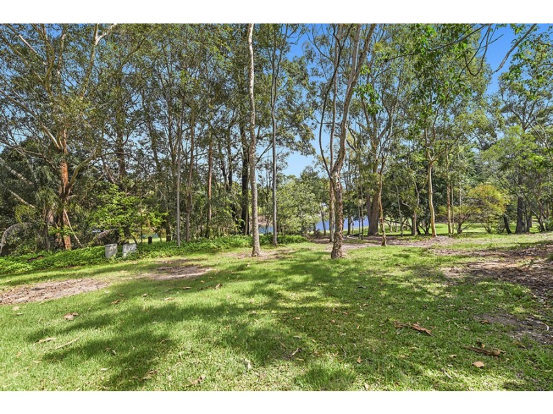 16 Golden Crescent, Southport QLD 4215