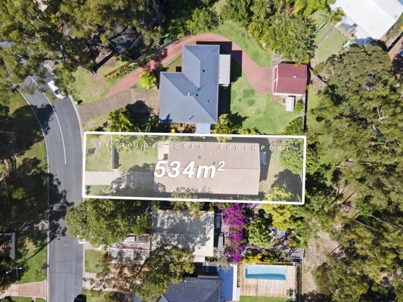 16 Golden Crescent, Southport QLD 4215
