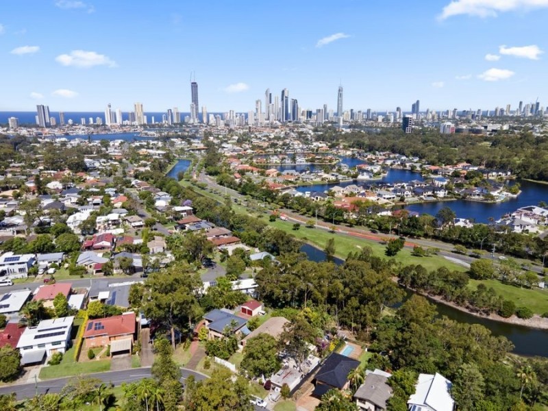 16 Golden Crescent, Southport QLD 4215