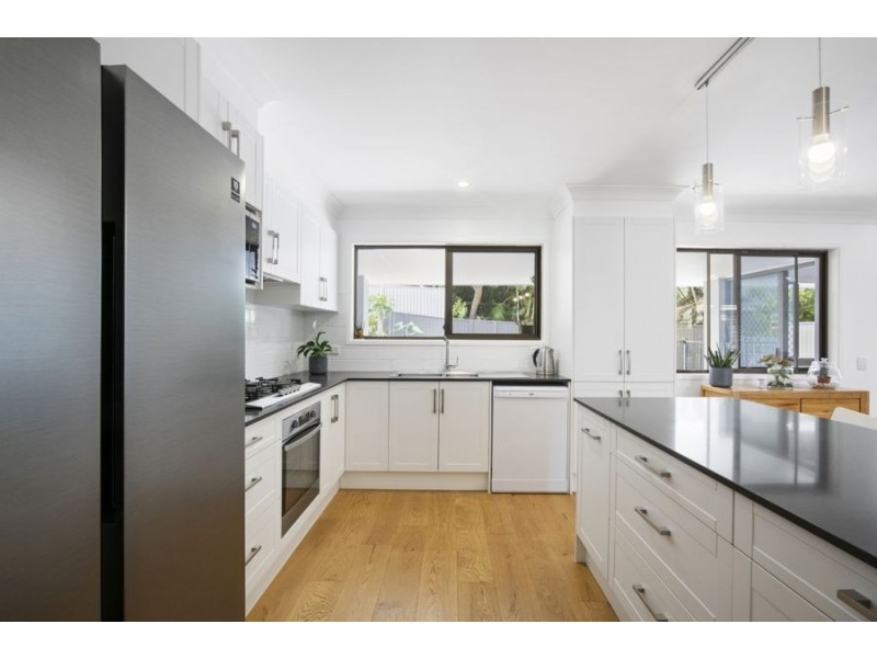 27 Jaguar Drive, Bundall QLD 4217