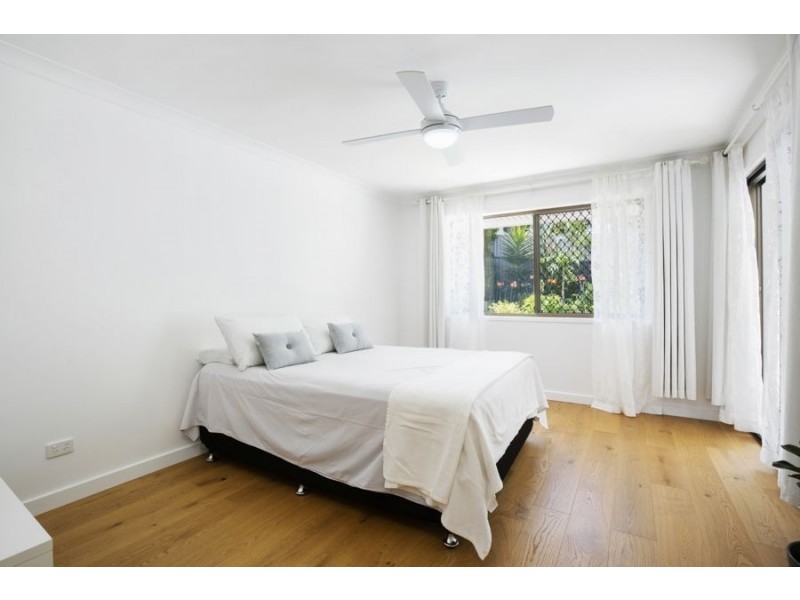 27 Jaguar Drive, Bundall QLD 4217