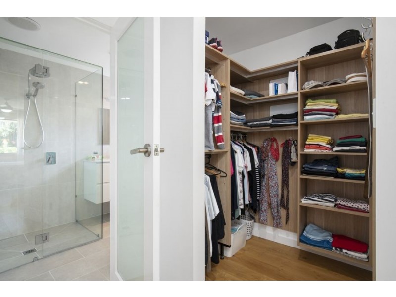 27 Jaguar Drive, Bundall QLD 4217