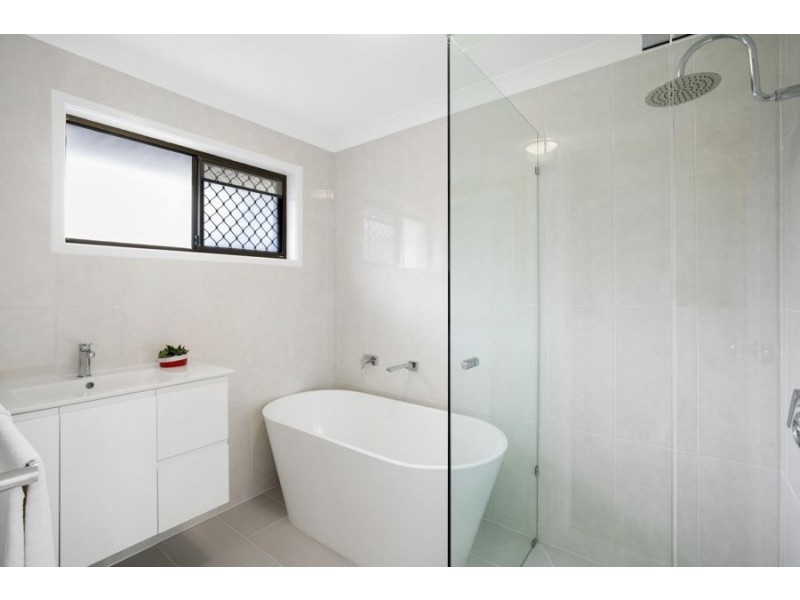 27 Jaguar Drive, Bundall QLD 4217