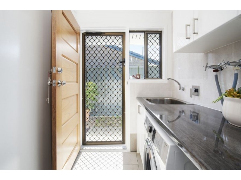 27 Jaguar Drive, Bundall QLD 4217