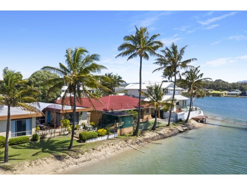 19 Marlin Ct, Palm Beach QLD 4221