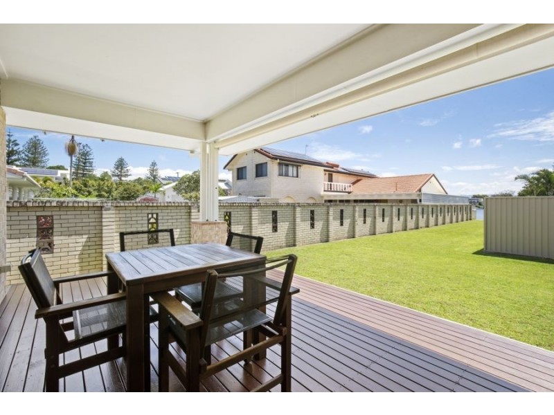 27 Allambi Avenue, Broadbeach Waters QLD 4218