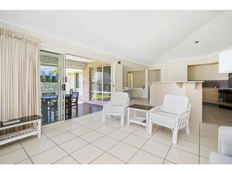 27 Allambi Avenue, Broadbeach Waters QLD 4218