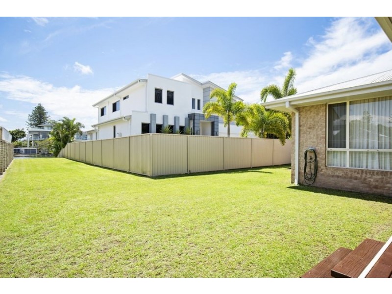 27 Allambi Avenue, Broadbeach Waters QLD 4218