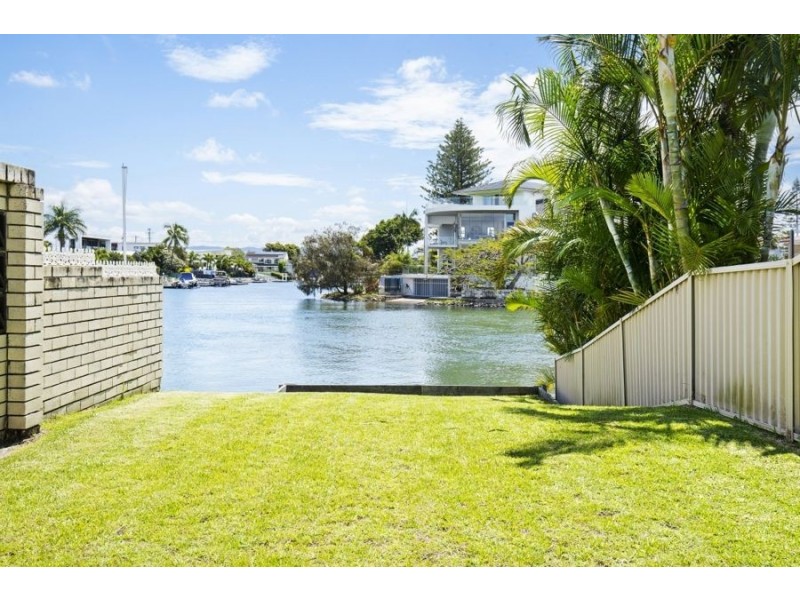 27 Allambi Avenue, Broadbeach Waters QLD 4218